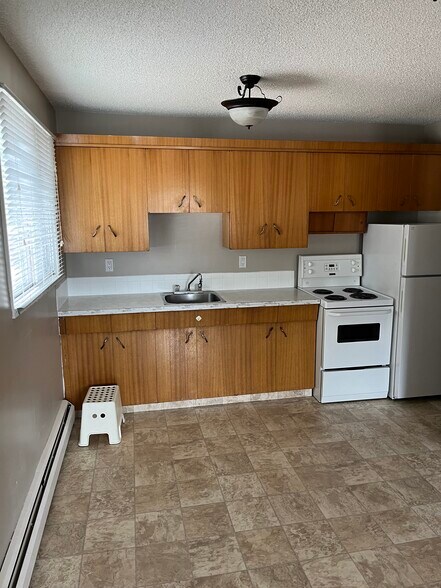 8205 85th Ave NW, Edmonton, AB à vendre - Photo du bâtiment - Image 2 de 13