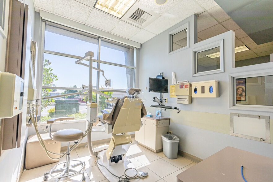 7141 Fair Oaks Blvd, Carmichael, CA for sale - Interior Photo - Image 3 of 28