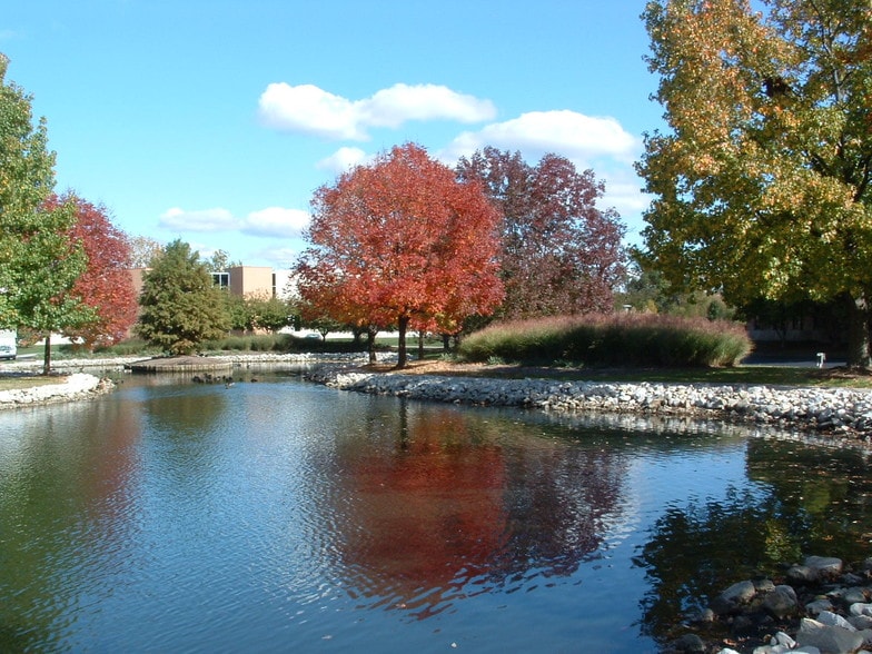 2280 Schuetz Rd, Maryland Heights, MO for sale - Building Photo - Image 3 of 4