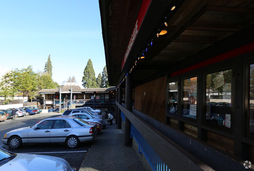 230 Menzies St, Victoria, BC à louer - Photo du bâtiment - Image 3 de 8