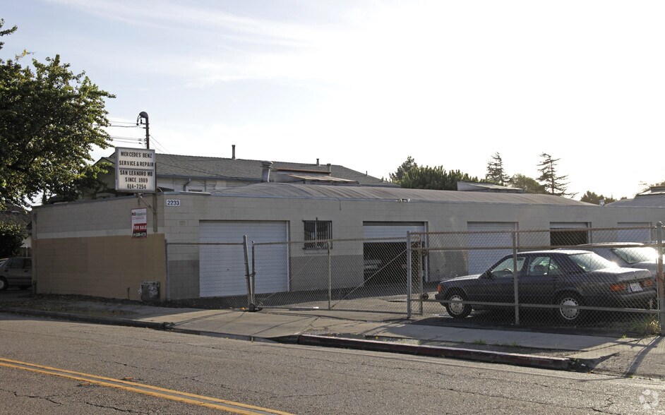 2229-2233 Washington Ave, San Leandro, CA à louer - Photo du bâtiment - Image 3 de 9