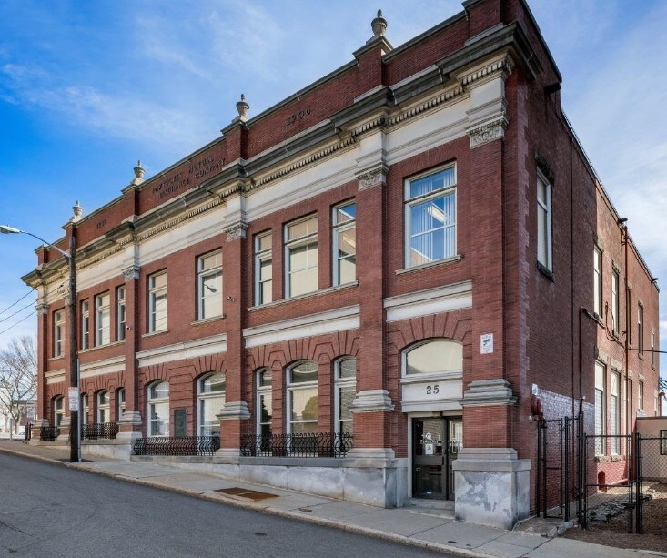 PAWTUCKET PORTFOLIO: Mixed Use Investmen portefeuille de 8 propriétés à vendre sur LoopNet.ca Photo principale- Image 1 de 18