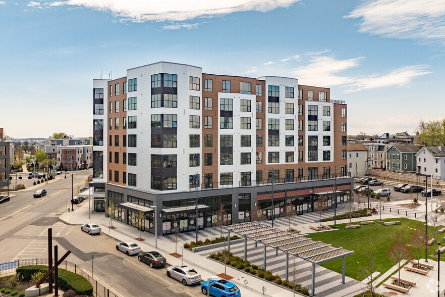 235 Old Colony Ave, Boston, MA for lease - Building Photo - Image 1 of 7