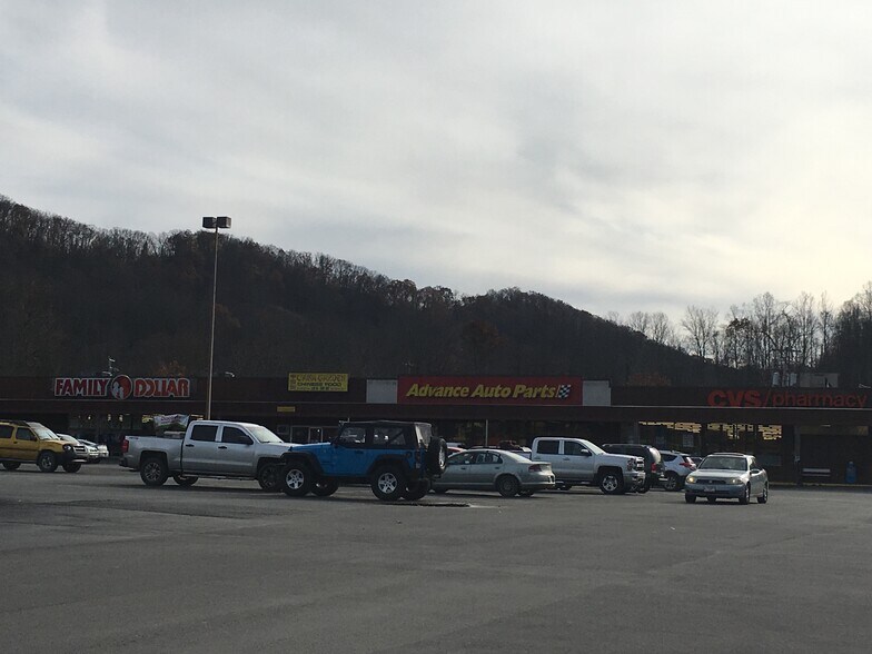 Rte 250 S - Main St, Mannington, WV à louer - Photo du bâtiment - Image 3 de 4