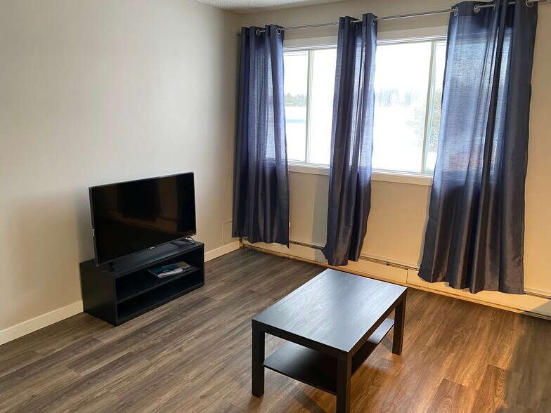 4943 Chalmers Av, Swan Hills, AB à vendre - Photo intérieure - Image 3 de 7