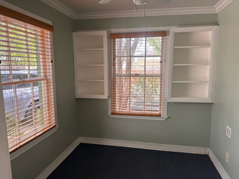 400 Harvey St, San Marcos, TX à vendre - Photo du bâtiment - Image 3 de 13