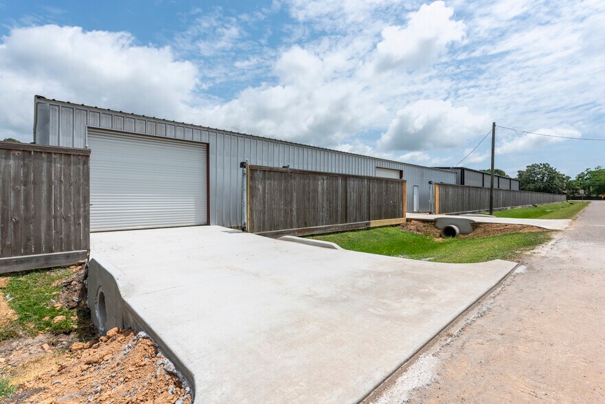 1618 Callaway Dr, Alvin, TX à louer - Photo du bâtiment - Image 3 de 7