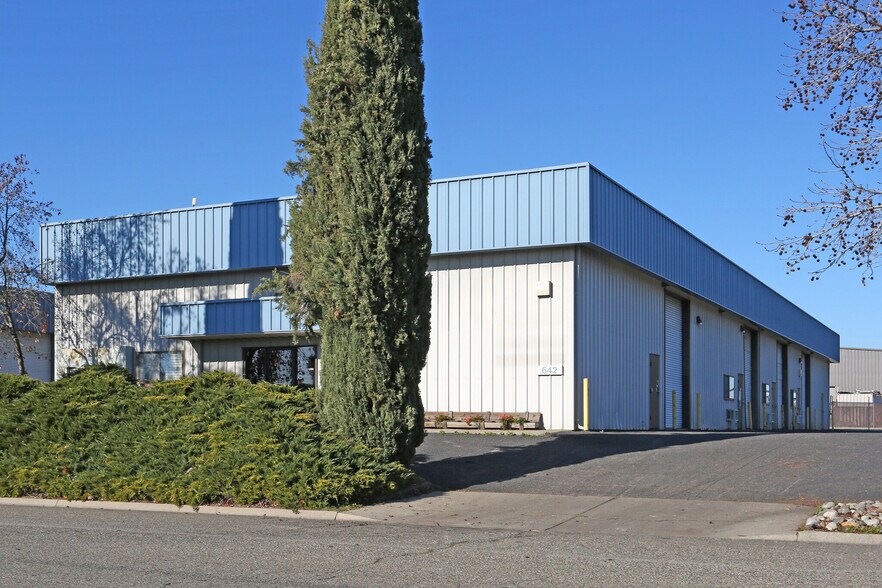 628 Hi Tech Pky, Oakdale, CA à louer - Photo du bâtiment - Image 3 de 3
