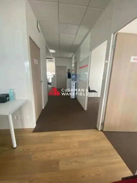 Office in Toulouse for lease - Building Photo - Image 3 of 11