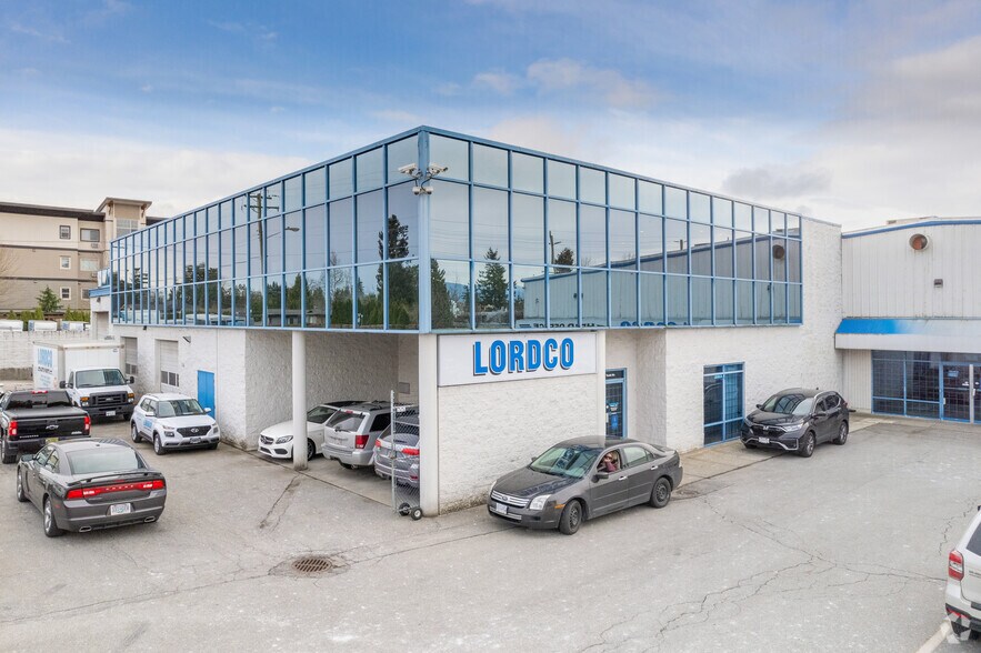 22866 Dewdney Trunk Rd, Maple Ridge, BC à louer - Photo du bâtiment - Image 2 de 3