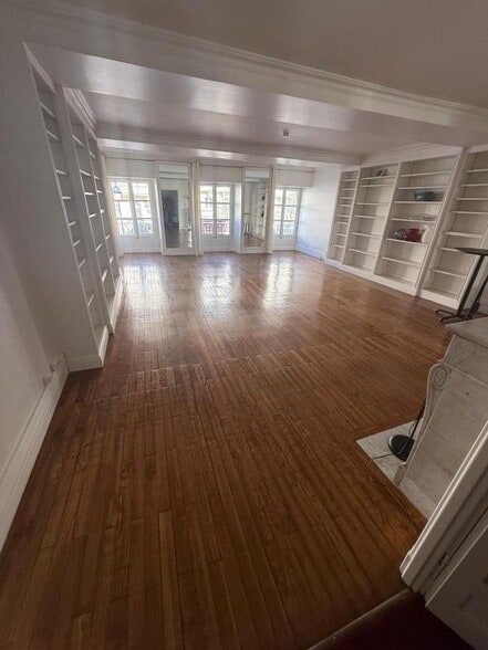 Office in Bordeaux for lease - Interior Photo - Image 2 of 4