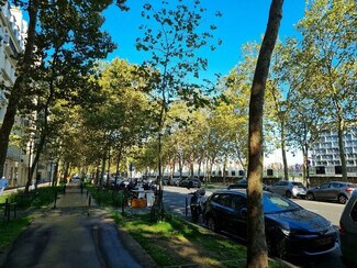 Plus de détails pour Commerce de détail à vendre