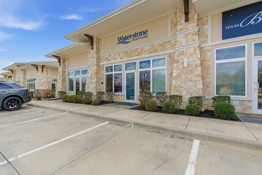 8849 Davis Blvd, Keller, TX à louer - Photo du bâtiment - Image 2 de 8