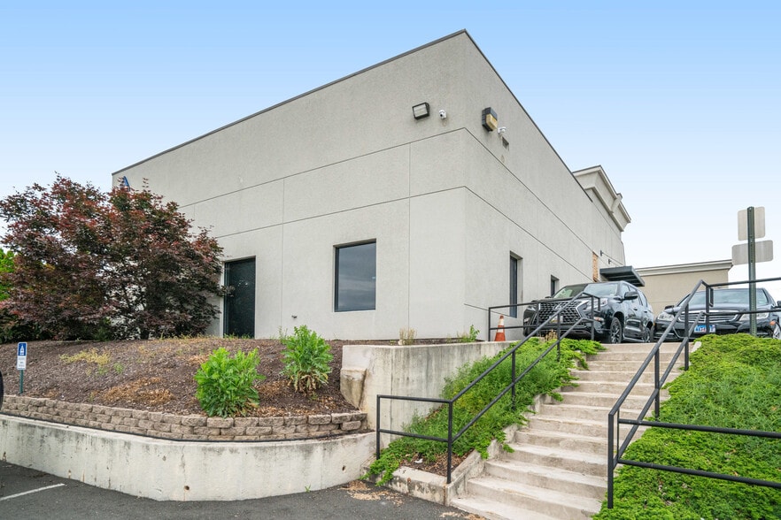 7301-7307 Little River Tpke, Annandale, VA for lease - Building Photo - Image 2 of 22