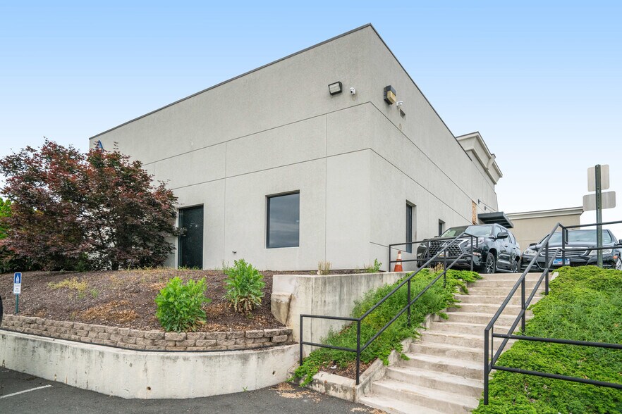 7301-7307 Little River Tpke, Annandale, VA à louer - Photo du bâtiment - Image 2 de 22