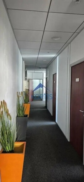 Office in Saint-Priest for sale - Building Photo - Image 3 of 12