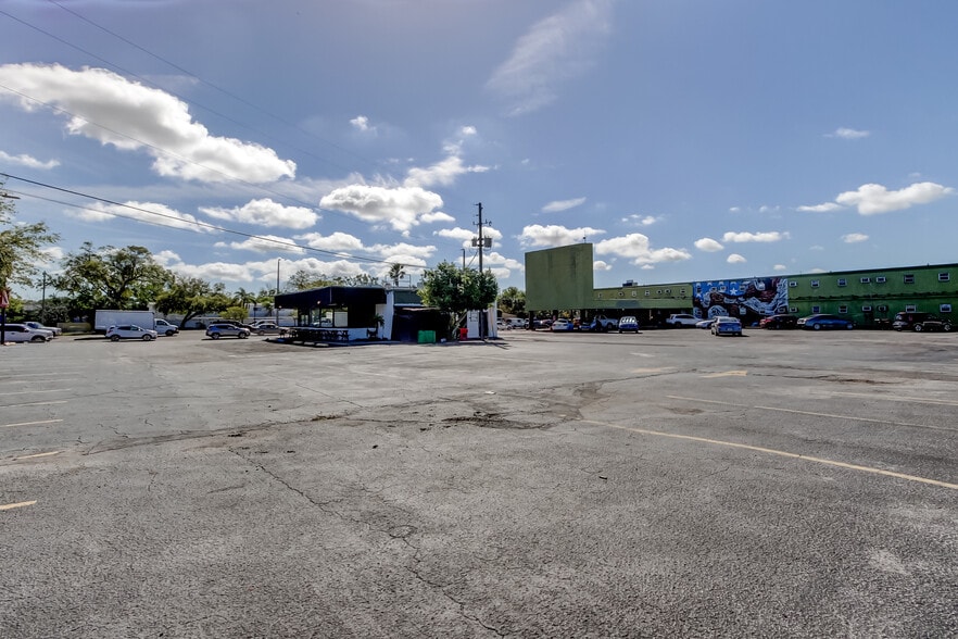 3090 34th St N, Saint Petersburg, FL for lease - Building Photo - Image 3 of 35