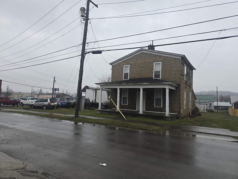 21 S Locust St, Buckhannon, WV à vendre - Photo du bâtiment - Image 3 de 16