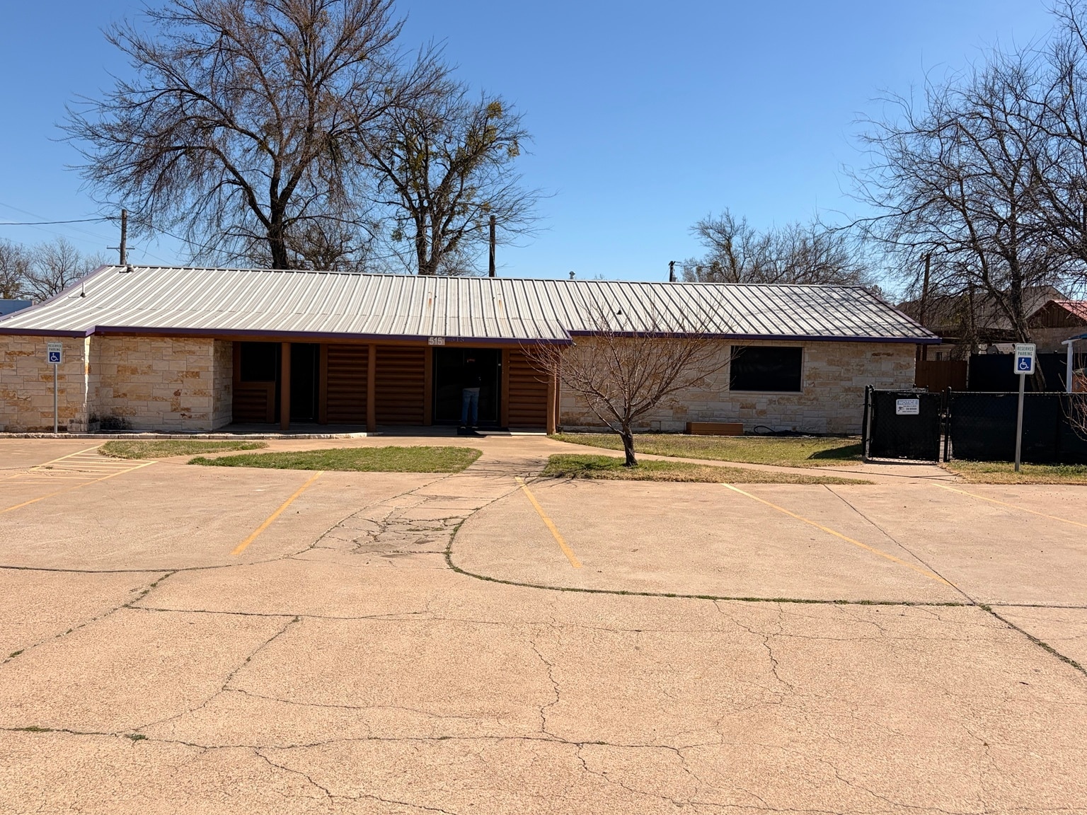 515 W Bridge St, Granbury, TX for lease Primary Photo- Image 1 of 15