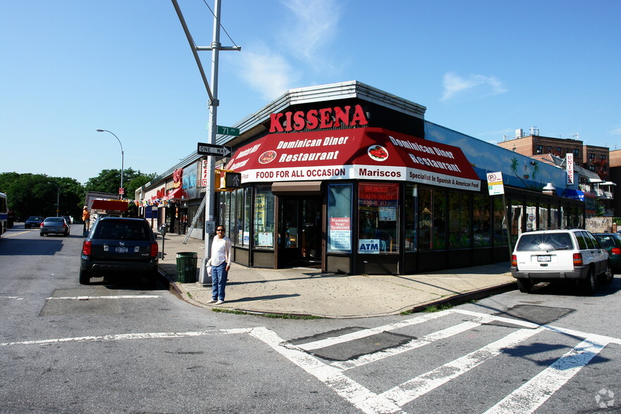 7102-7122 Kissena Blvd, Kew Gardens Hills, NY for lease - Building Photo - Image 3 of 5