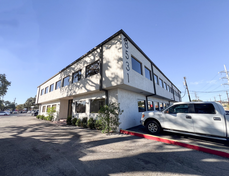 8531 N New Braunfels Ave, San Antonio, TX for lease - Building Photo - Image 3 of 6