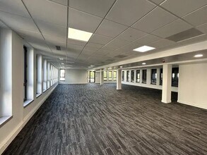 35-37 Rue Louis Guérin, Villeurbanne for lease Interior Photo- Image 2 of 2