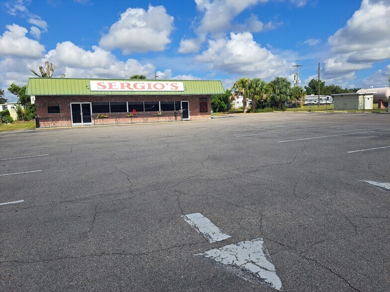 35233 Pure Water Way, Zephyrhills, FL à vendre - Photo principale - Image 2 de 19