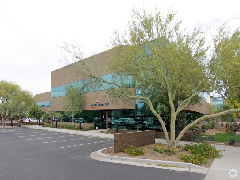 2727 W Frye Rd, Chandler, AZ à louer - Photo du bâtiment - Image 2 de 9