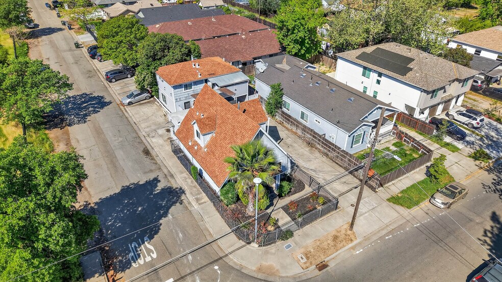 2553 Lexington St, Sacramento, CA à vendre - Photo du bâtiment - Image 2 de 30
