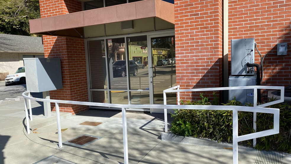 2030 N Pacific Ave, Santa Cruz, CA à vendre - Photo du bâtiment - Image 2 de 9