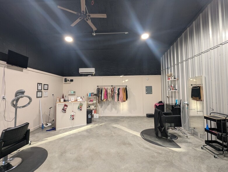 660 Highway 105 E, Sour Lake, TX for lease - Building Photo - Image 2 of 17