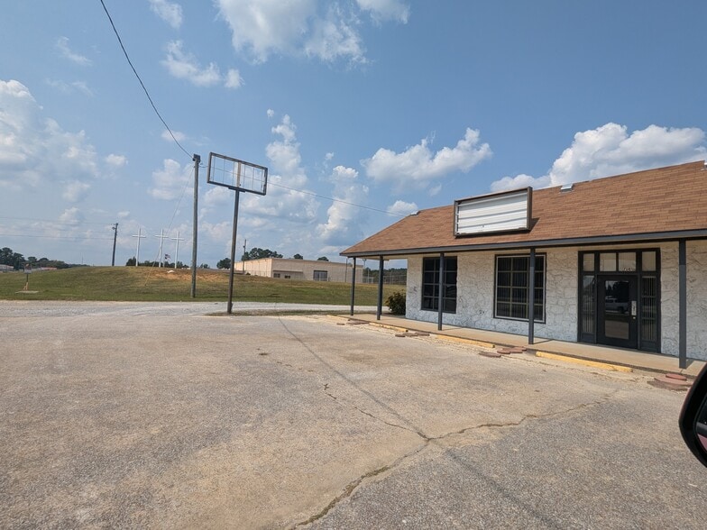 702 Chastain Blvd W, Glencoe, AL for lease - Building Photo - Image 2 of 18