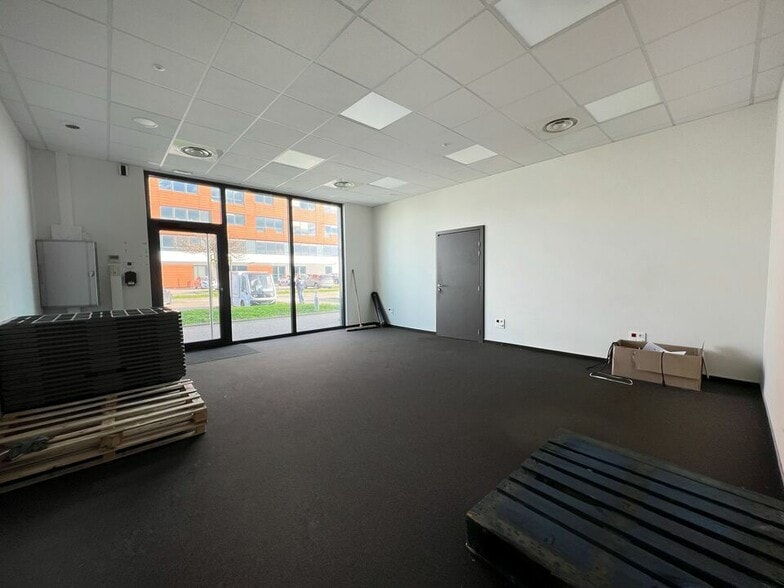 Flex in Strasbourg for lease - Interior Photo - Image 2 of 10