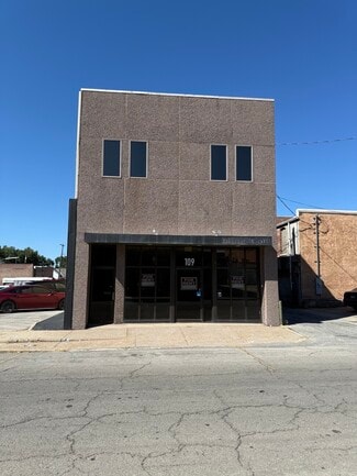 Plus de détails pour 109 W Monroe St, Herrin, IL - Commerce de détail à vendre