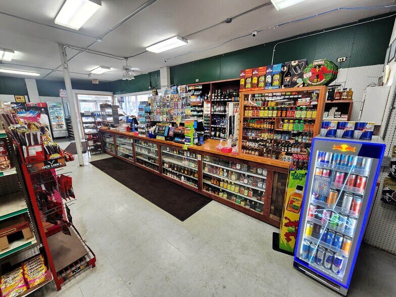 126 N Roland St, Mc Bain, MI à vendre - Photo du bâtiment - Image 3 de 13