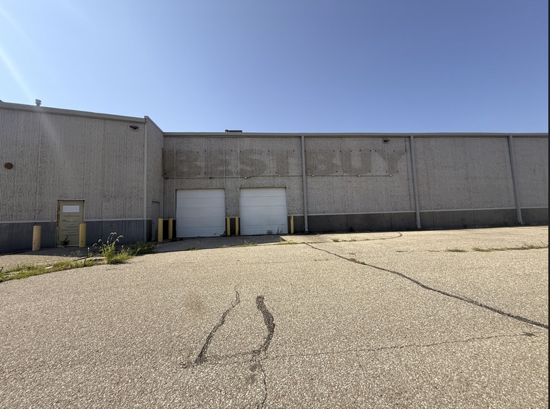 6610-6840 W Kellogg Dr, Wichita, KS for lease - Building Photo - Image 2 of 2