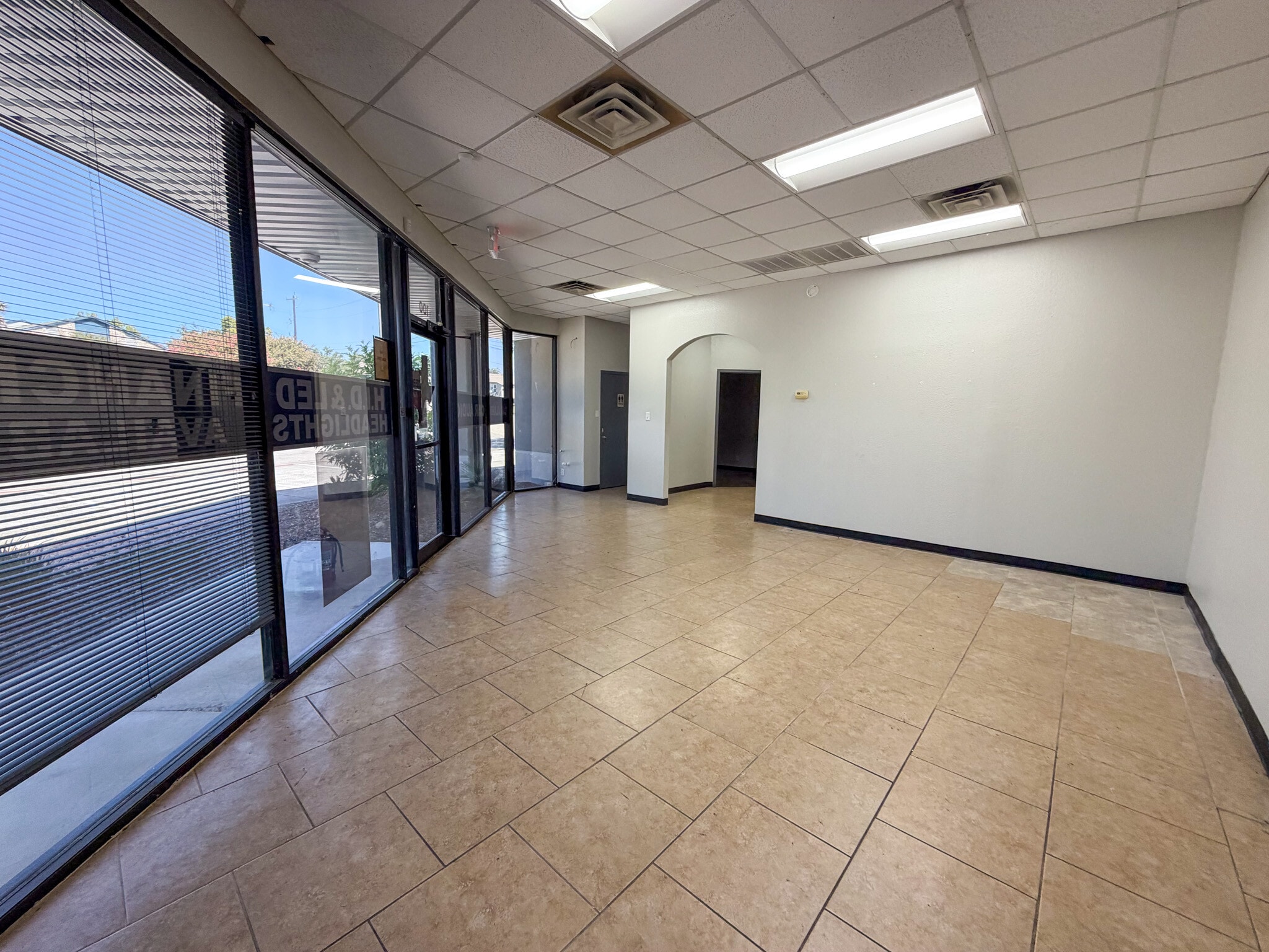 8666 Huebner Rd, San Antonio, TX for lease Interior Photo- Image 1 of 11