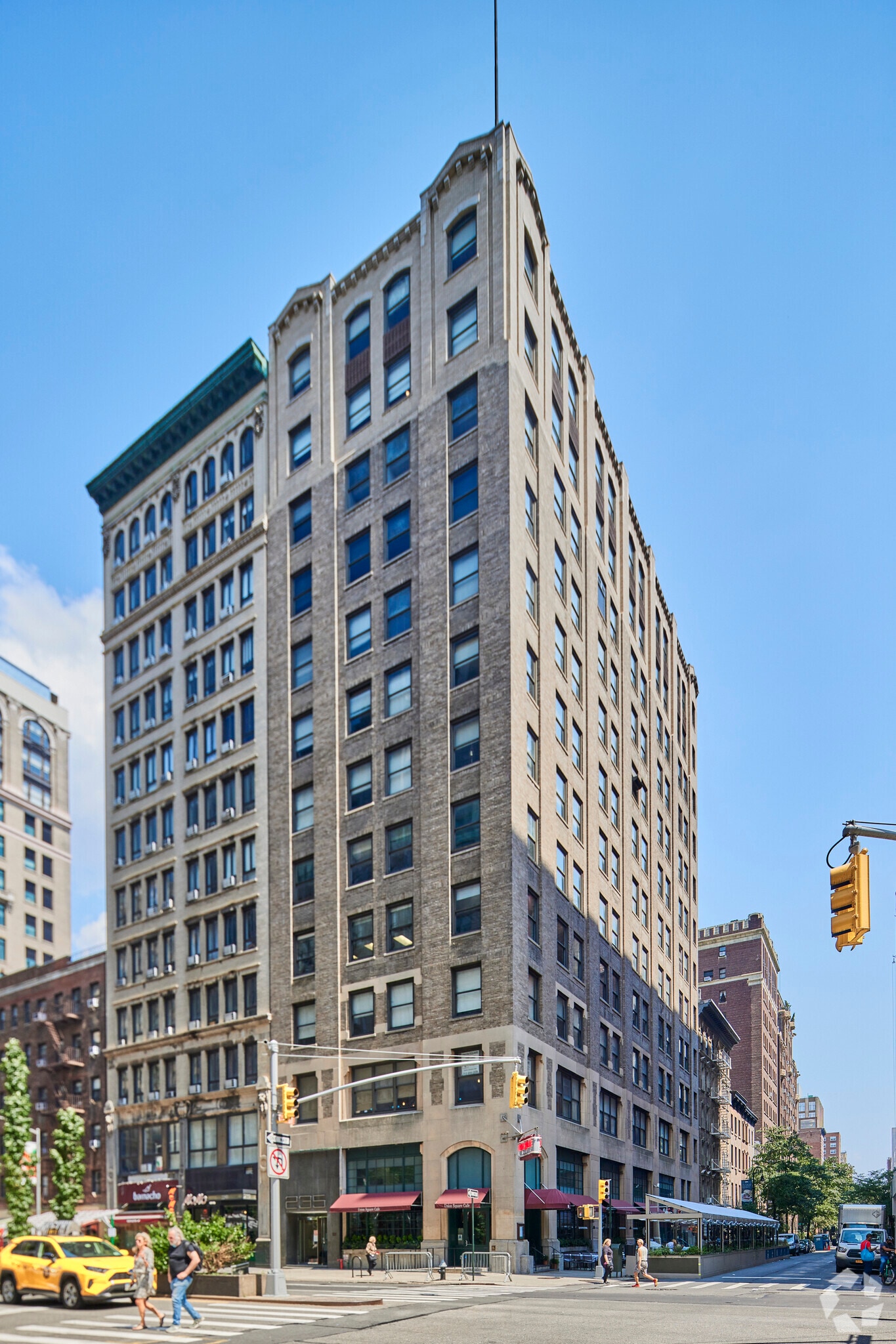 235 Park Ave S, New York, NY for lease Building Photo- Image 1 of 13