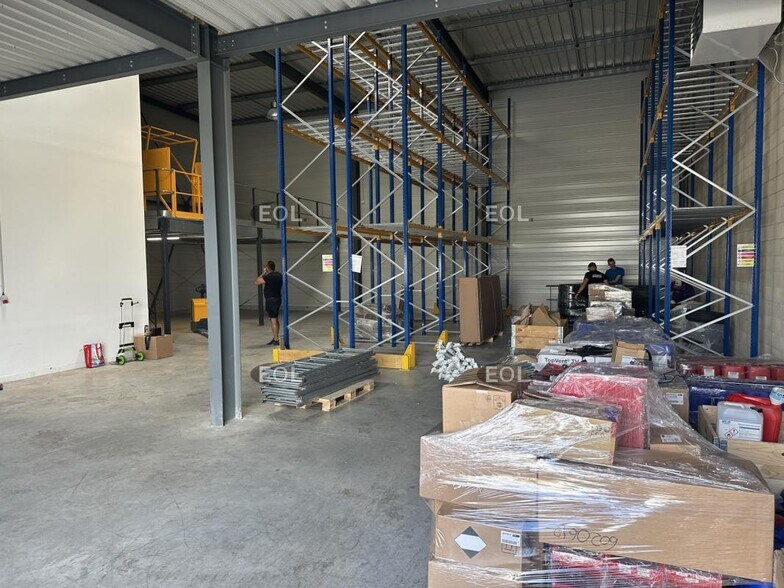 Flex in Servon for lease - Building Photo - Image 3 of 14