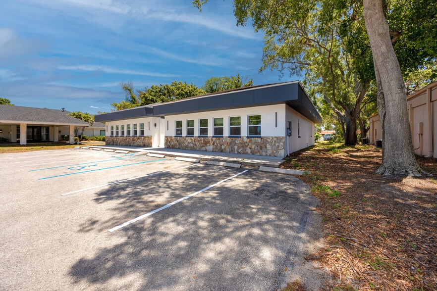 2123 NE Coachman Rd, Clearwater, FL for sale - Building Photo - Image 3 of 12