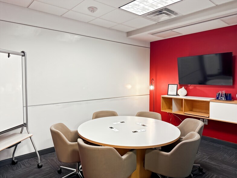 4208 Six Forks Rd, Raleigh, NC à louer - Photo intérieure - Image 3 de 16