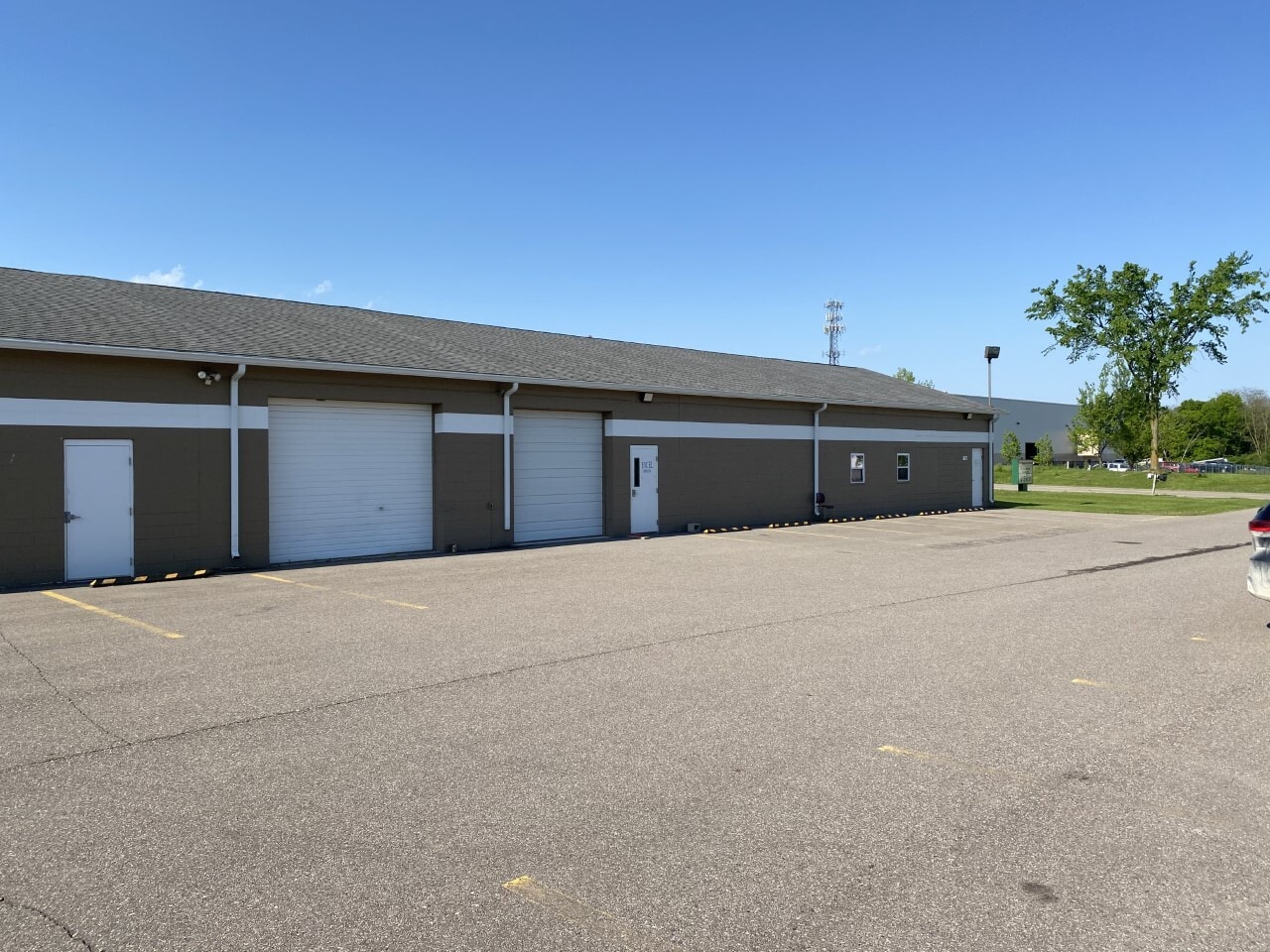 867-887 Grand Oaks Dr, Howell, MI for lease Building Photo- Image 1 of 26