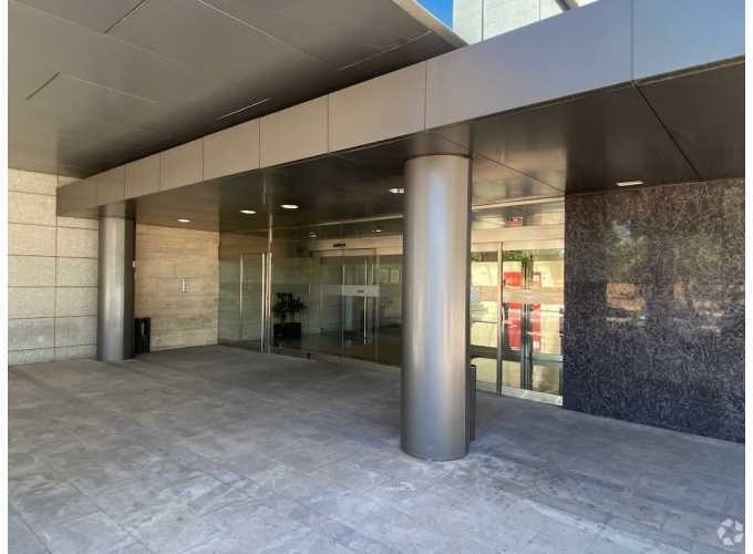 Avenida de Pirineos, 7, San Sebastián de los Reyes, Madrid for sale - Building Photo - Image 2 of 20