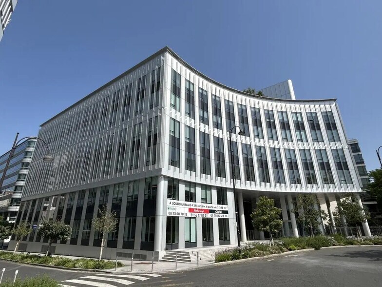 3 Place Renault, Rueil-Malmaison à louer - Photo du bâtiment - Image 2 de 11