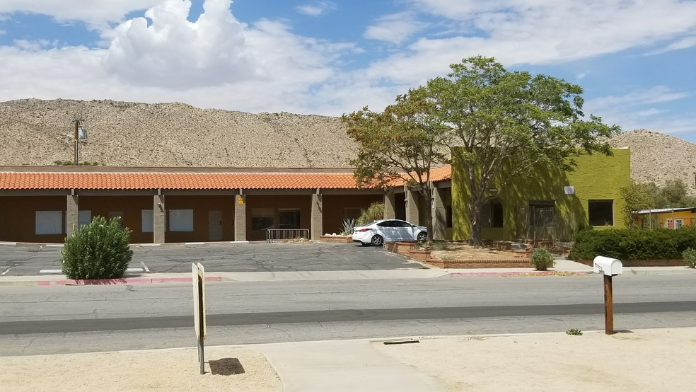 56020 Santa Fe Trl, Yucca Valley, CA à louer - Photo principale - Image 1 de 5