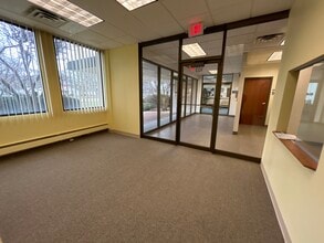 125 S Wilke Rd, Arlington Heights, IL à louer Photo intérieure- Image 2 de 7