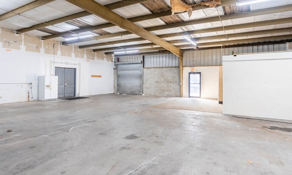 440 Roberts Rd, Oldsmar, FL à louer - Photo du bâtiment - Image 3 de 26