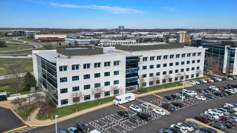111 Corporate Office Dr, Earth City, MO à vendre - Photo principale - Image 1 de 8