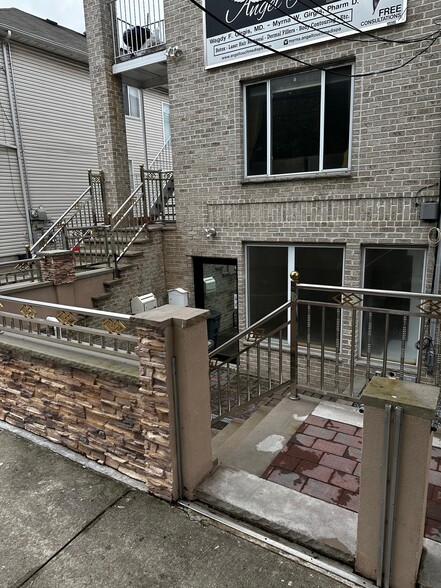 1330-1332 Rockland Ave, Staten Island, NY à vendre - Photo du b timent - Image 2 de 7