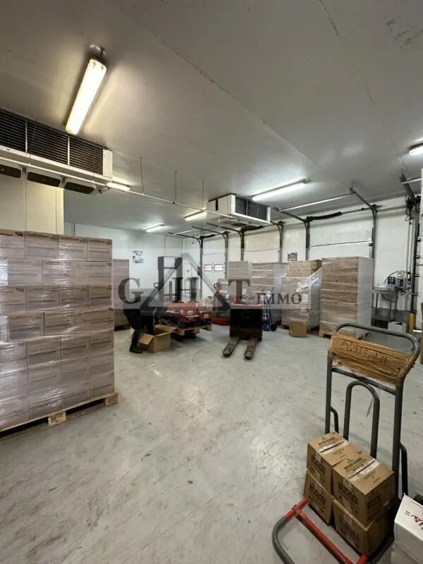 Industrial in Montreuil for sale Interior Photo- Image 1 of 6